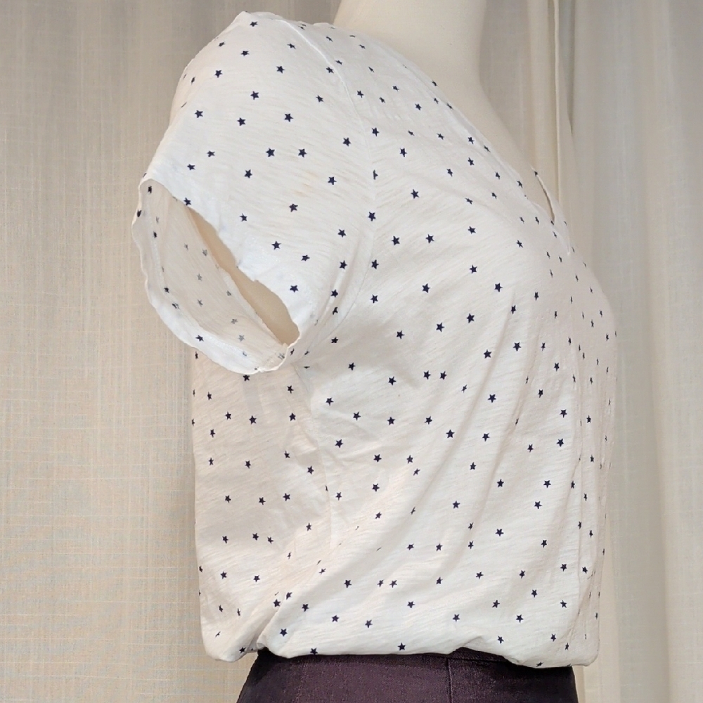 White Star Print V-Neck Women's Top - Picture 3 of 10